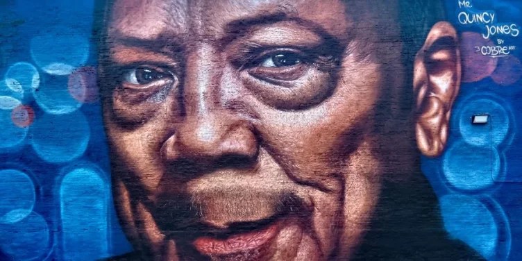 Mural dedicado a Quincy Jones en Chicago, Estados Unidos