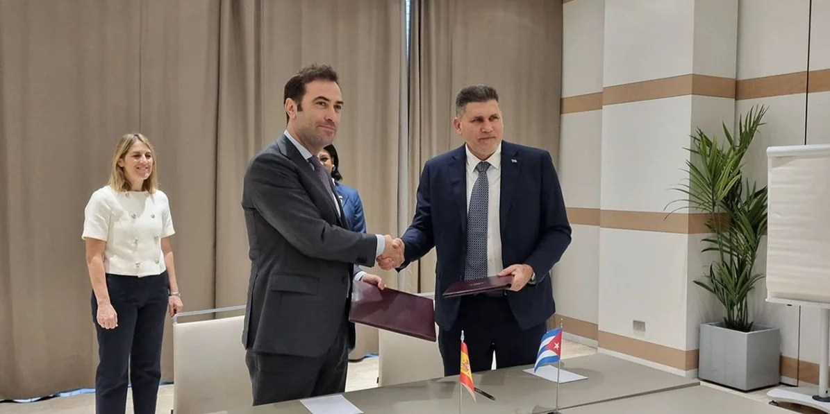 Acto de la firma del Programa de Conversión de Deuda con el Gobierno cubano