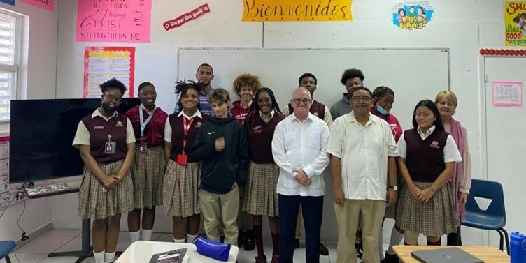 maestros cubanos, Bahamas, explotación laboral