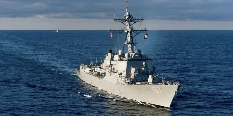 El 'USS Gravely' es uno de los tres destructores que se acerca a Venezuela