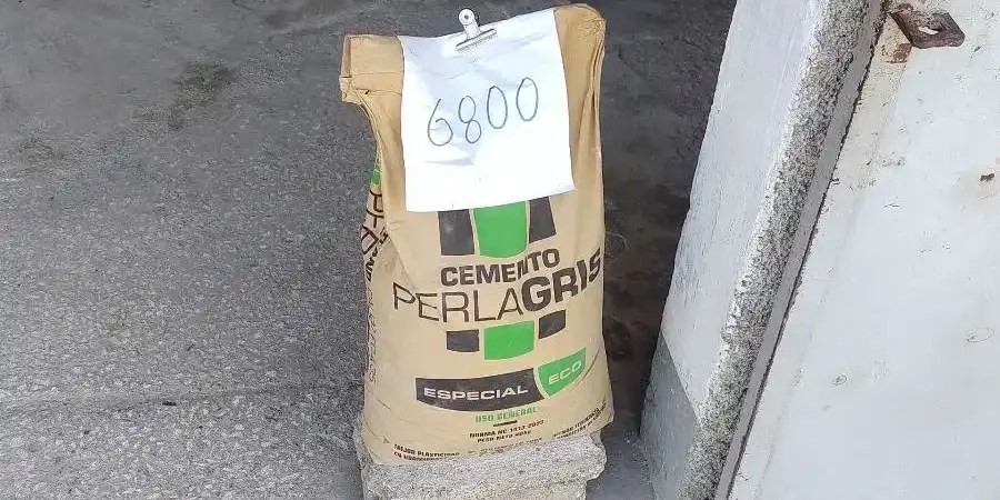 Un saco de cemento a la venta en Holguín