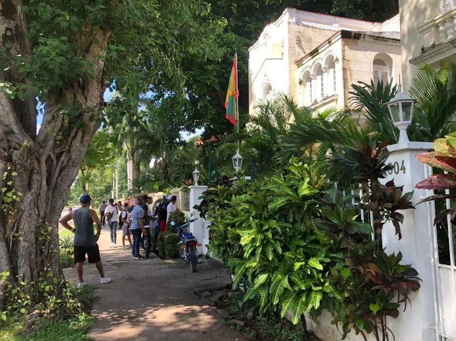 Inmediaciones de la Embajada de Granada en La Habana, este viernes