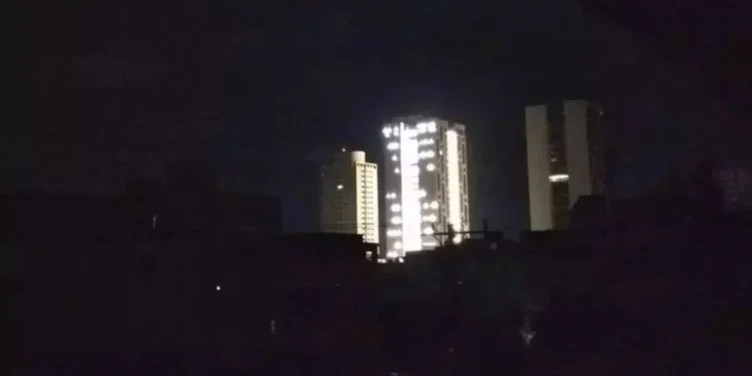 Un hotel con electricidad en La Habana durante un apagón