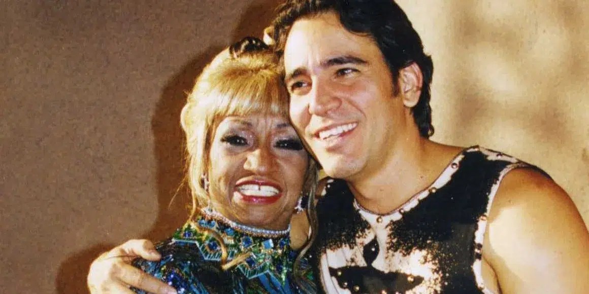 Celia Cruz y Ernesto Fundora, director del video musical de 'La negra tiene tumbao'