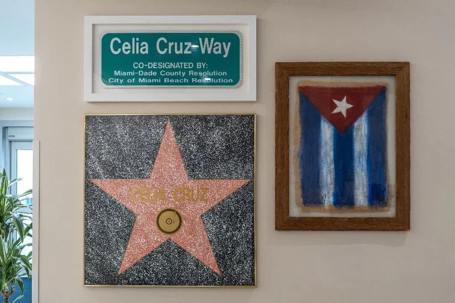 Réplica de la estrella de Celia Cruz en el Paseo de la Fama de Hollywood