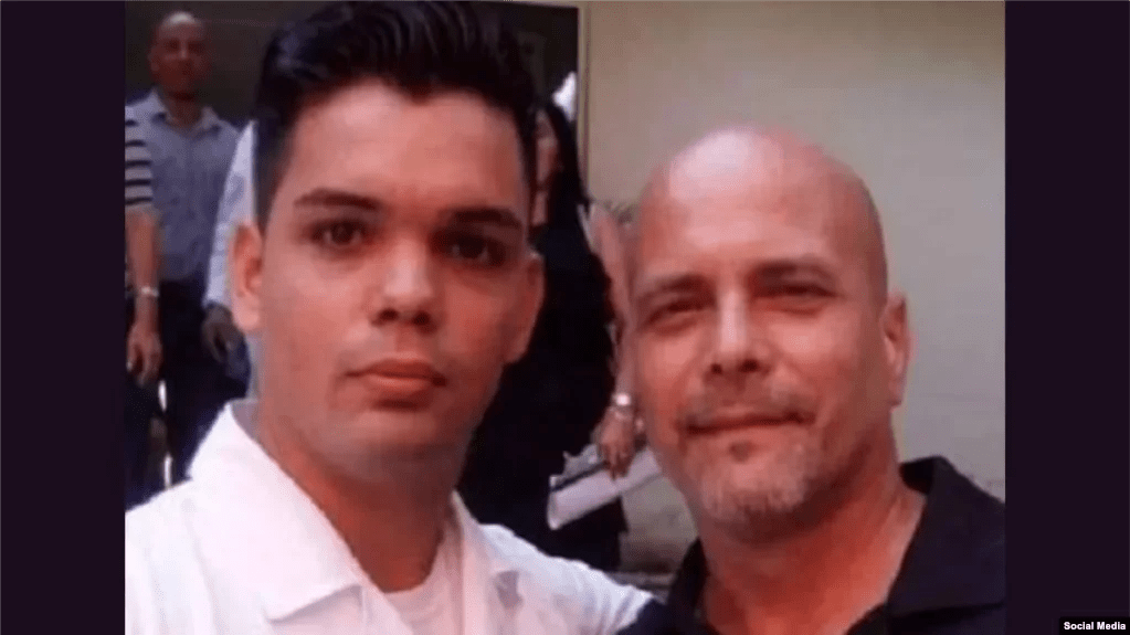 Raúl Omar Rodríguez Gracia (izquierda) y el exespía Gerardo Hernández Nordelo 
