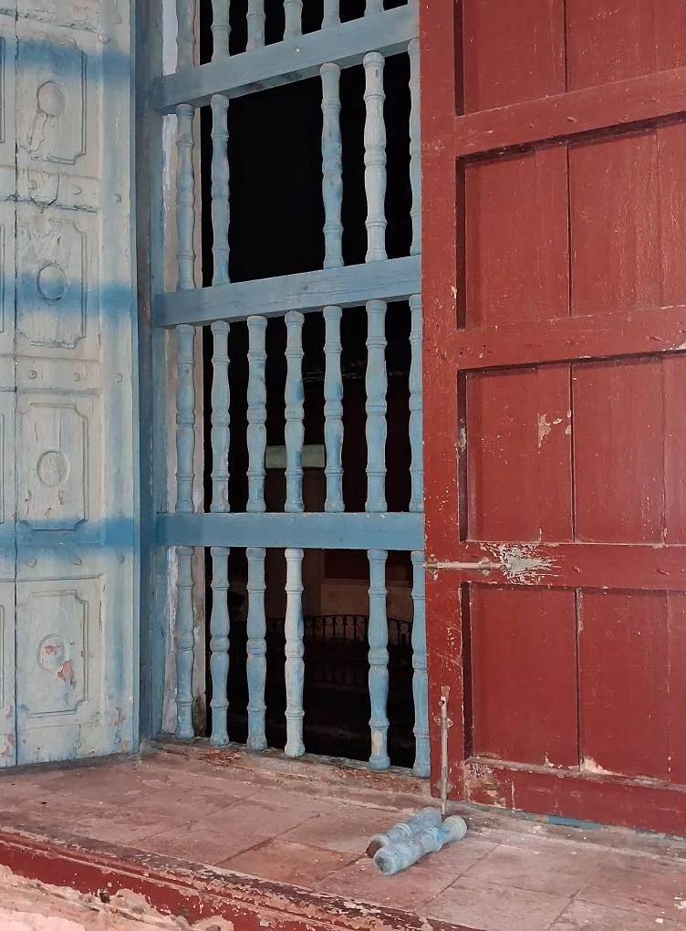 El lugar por donde parecen haber entrado los ladrones 