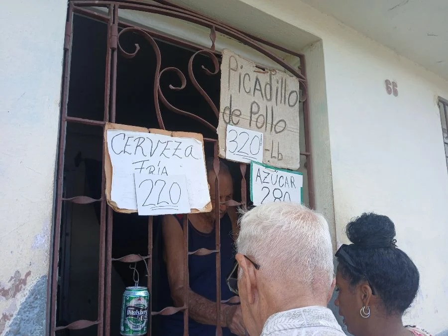 Venta de picadillo y otros productos en Santa Clara
