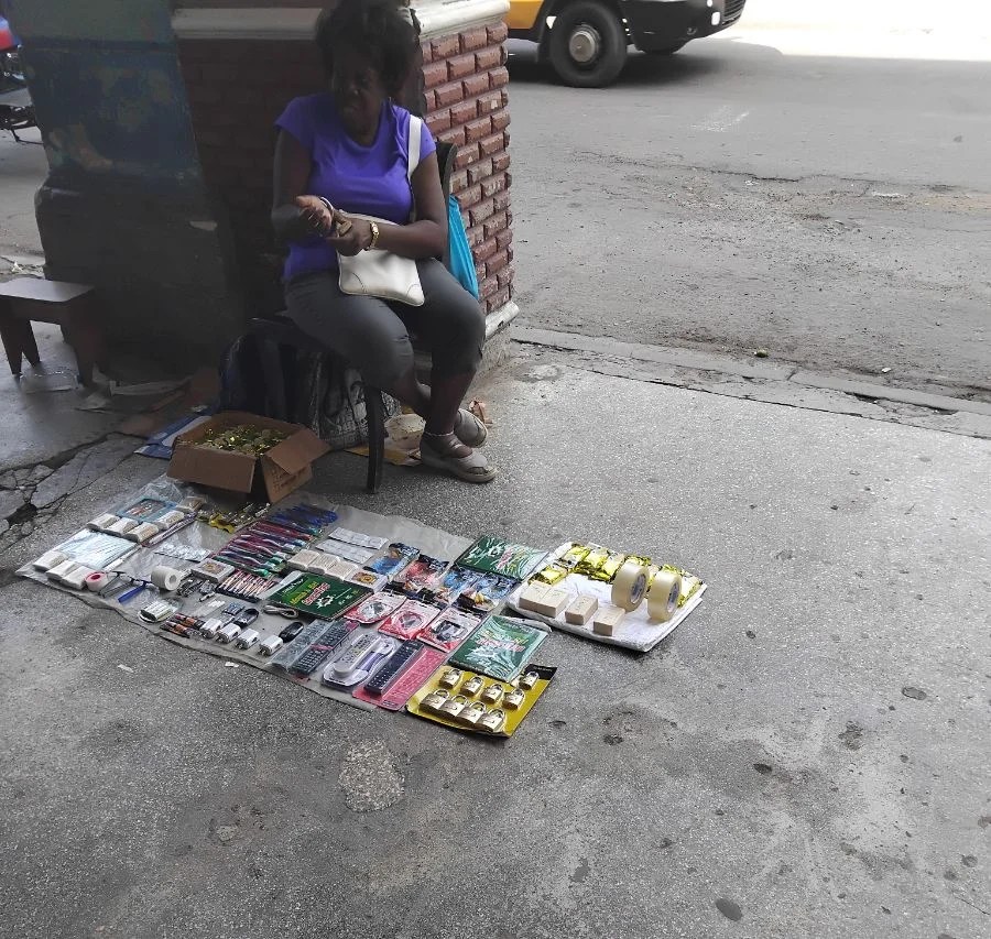 Una vendedora en Centro Habana