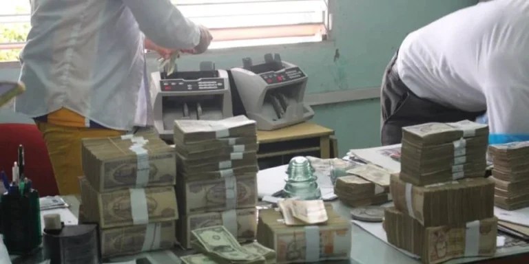 Dinero decomisado por el MININT