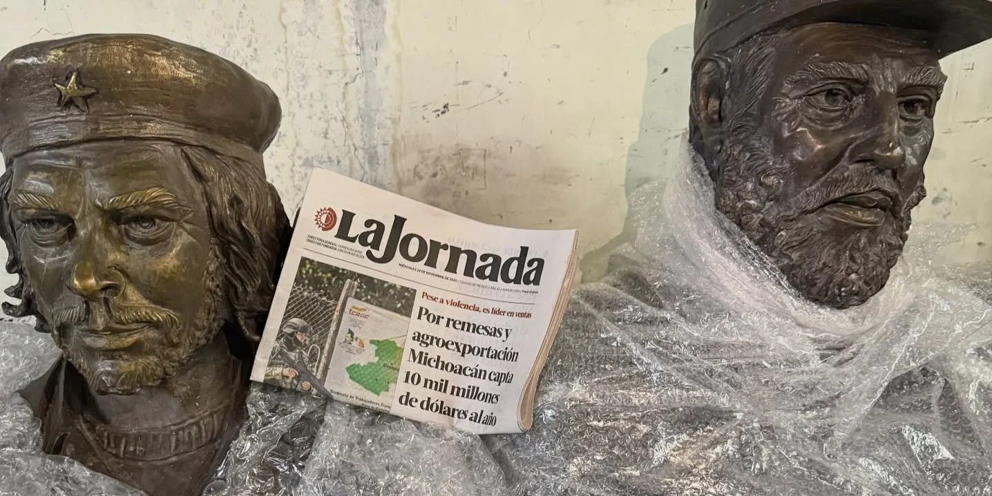 Esculturas de Fidel Castro y el Che Guevara en una bodega de la Alcaldía Cuauhtémoc