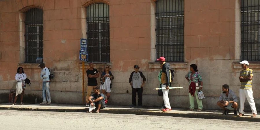 Una parada de ómnibus en La Habana