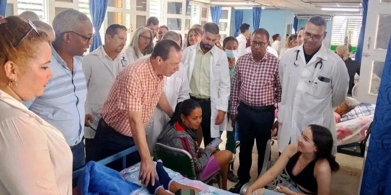 Visita del MINSAP al hHospital General Universitario "Vladimir Ilich Lenin", de Holguín