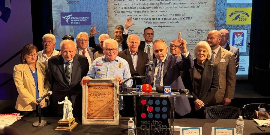 Lech Wałęsa en el Museo Americano de la Diáspora Cubana, este jueves