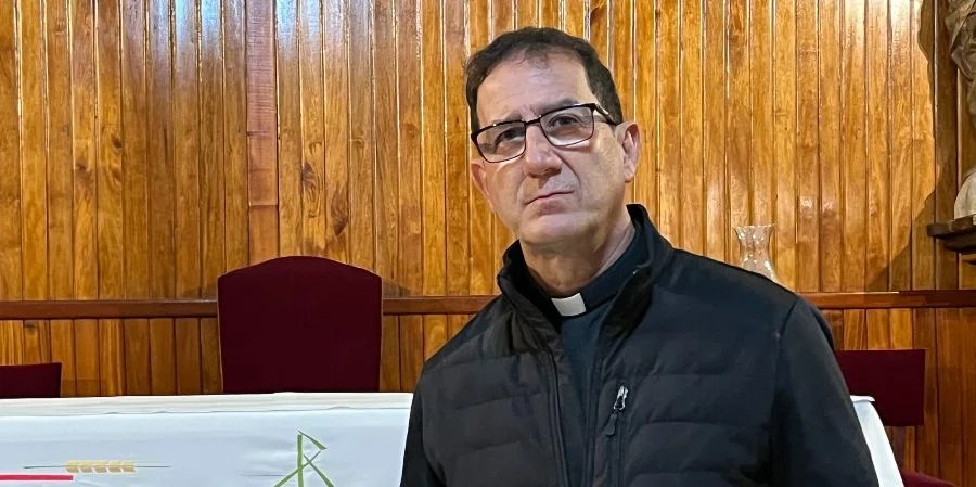 El sacerdote católico Alberto Reyes