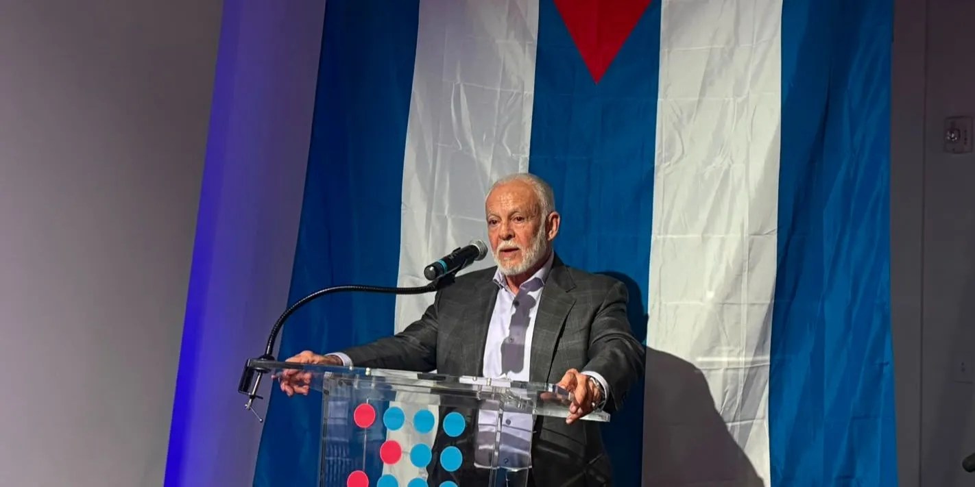 Ric Prado durante la presentación de su libro en Miami