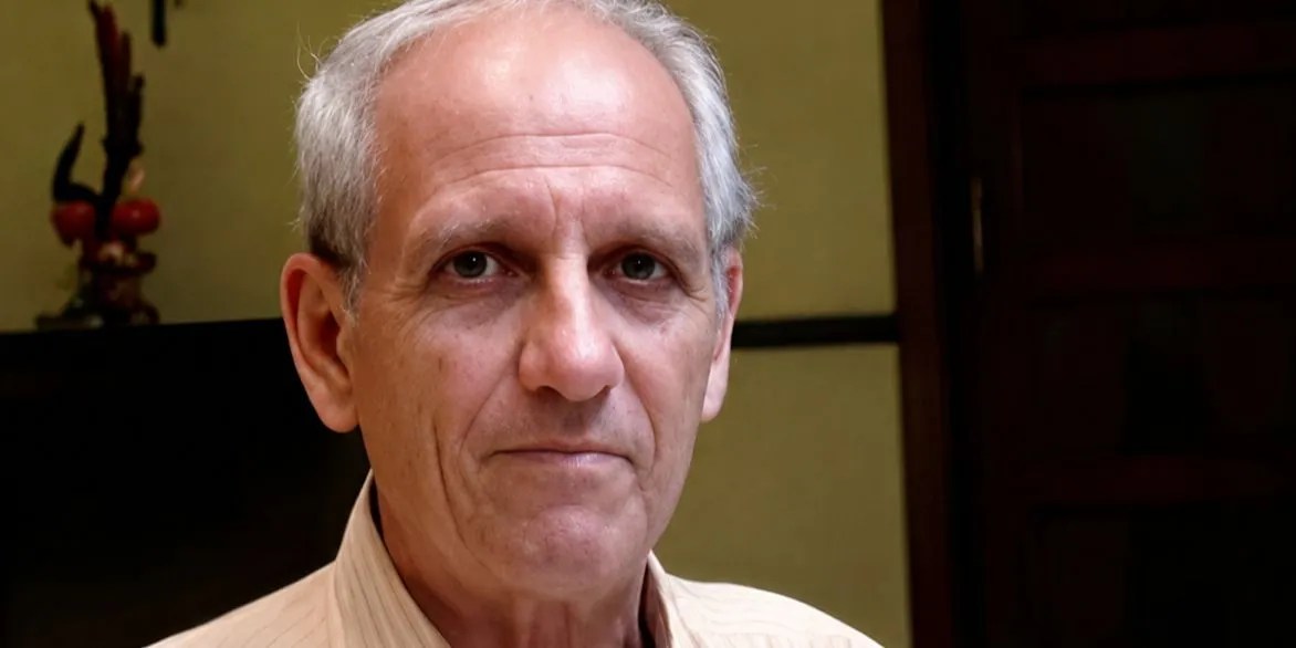 Reinaldo Emilio Cosano Alén, profesor y periodista cubano