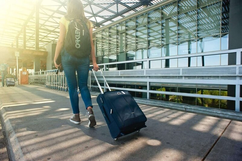 Wahai Perempuan, Lakukan 11 Hal Ini Agar Berani Traveling Sendirian Oleh:  Trinzi Mulamawitri
