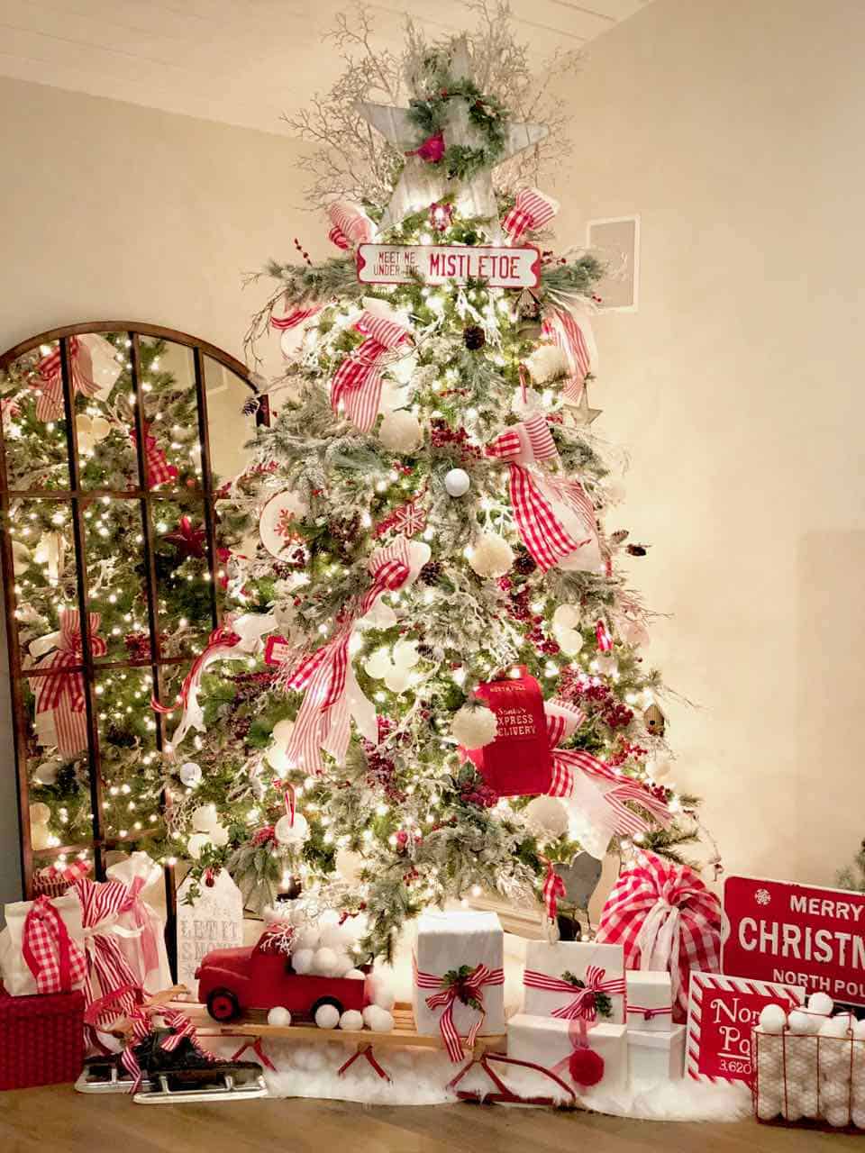 With a wide array of palm tree varieties, you've got lots to consider before you buy a palm tree for your yard. Farmhouse Christmas Decor Great Holiday Home Styling Ideas