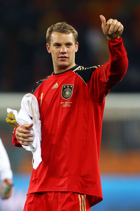 Neubrandenburgs dennis kühl ordnet seine mannschaft. Manuel Neuer schwÃ¶rt Bayern ewige Treue :: DFB