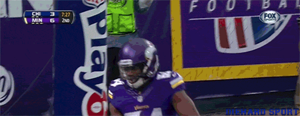 Cordarrelle Patterson gets high five from ref after scoring Cordarrelle Patterson gets high five from ref after scoring