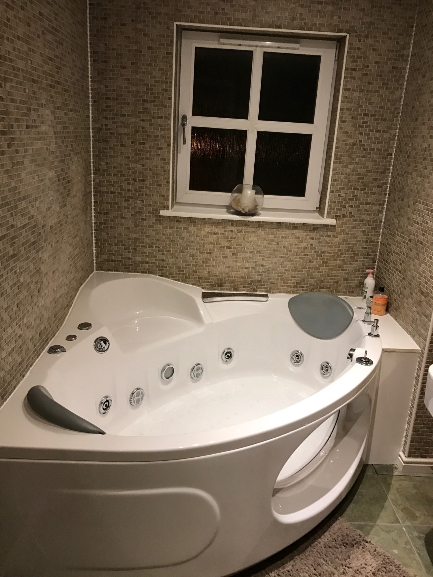Is water a living thing? Ridge to stop water going under bath?? | DIYnot Forums