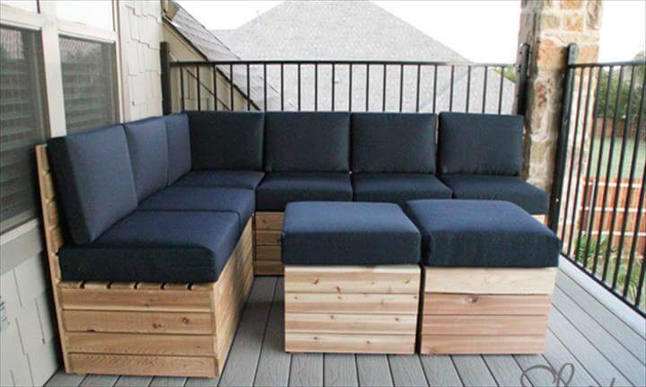 Our collection of diy pallet furniture and patio pallet furniture gathers ideas for desks, tables, chairs and beds, but also for storage areas, ornamental items, patio bars and outdoor rolling carts. 22 Cheap Easy Pallet Outdoor Furniture