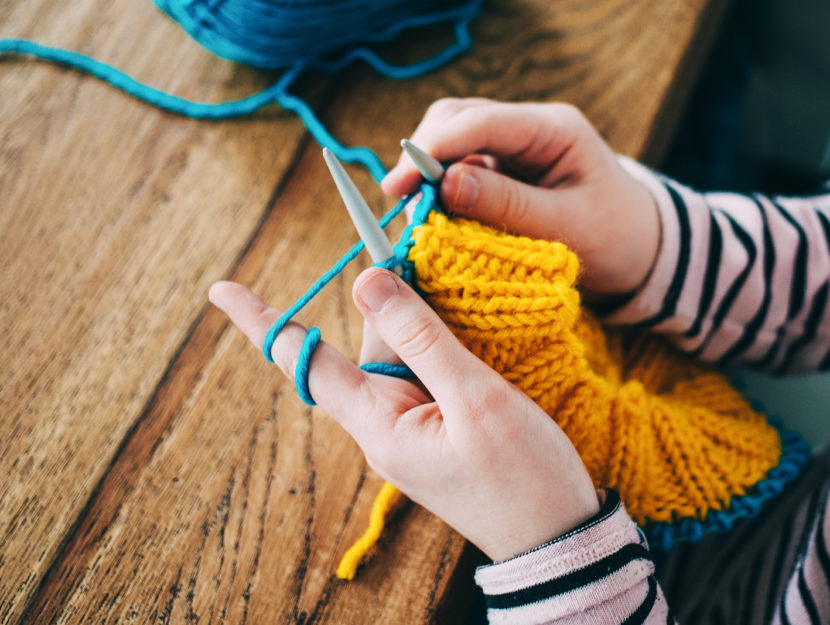 Lavorare A Maglia È Di Tendenza: Tutti A Sferruzzare Sui Socia - Donna Moderna 625_x_830_jpg