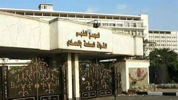 المجمع الطبى للقوات المسلحة بالمعادى يستضيف خبيرا عالميا فى جراحة الأوعية الدموية