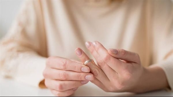 الخلع بعد سنوات الزواج.. هل يؤثر على حضانة الأطفال؟