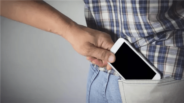 ملابسات تضرر مواطنة من سرقة هاتفها بأحد شوارع البحيرة ملابسات تضرر مواطنة من سرقة هاتفها بأحد شوارع البحيرة