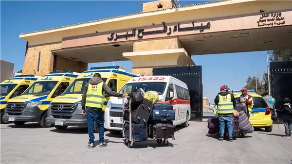 معبر رفح البري يستقبل دفعة من الفلسطينيين العائدين إلى قطاع غزة معبر رفح البري يستقبل دفعة من الفلسطينيين العائدين إلى قطاع غزة