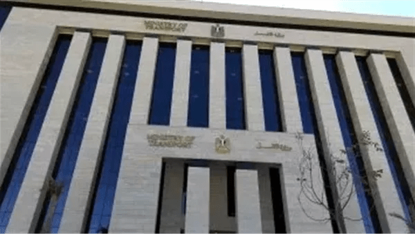 النقل تكشف تفاصيل واقعة اقتحام سيارة ربع نقل مزلقان ميت حلفا النقل تكشف تفاصيل واقعة اقتحام سيارة ربع نقل مزلقان ميت حلفا