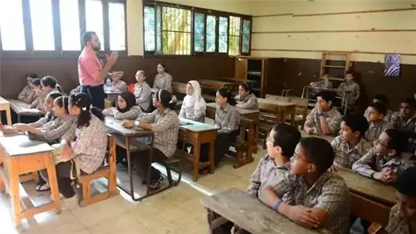 تفاصيل قرار استمرار المعلمين حتى نهاية العام رغم بلوغ سن التقاعد تفاصيل قرار استمرار المعلمين حتى نهاية العام رغم بلوغ سن التقاعد