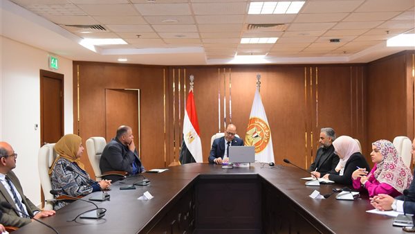 وزير العمل: تقييم دوري لمستوى الأداء في الخدمات المقدمة للمواطنين (صور)