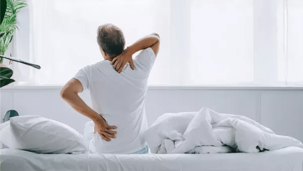 آلام أسفل الظهر.. أسباب التهاب الفقرات الأخيرة وطرق التخفيف الفعالة