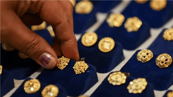 نشرة صباحية.. أسعار الذهب اليوم في محلات الصاغة
