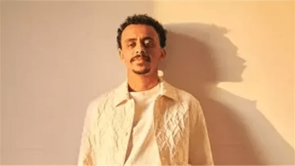 كزبرة يمازح سيد رجب من كواليس &laquo;بيبو&raquo; ويشعل إنستجرام بفيديو راقص
