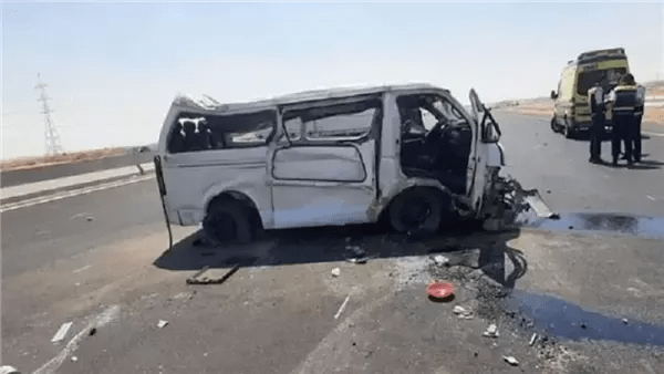 إصابة 10 أشخاص بينهم أطفال في انقلاب ميكروباص بصحراوي ملوي بالمنيا