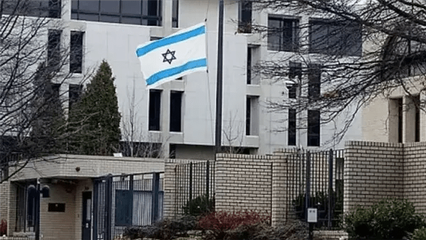 إذاعة جيش الاحتلال: إخلاء السفارة الإسرائيلية في الإمارات إذاعة جيش الاحتلال: إخلاء السفارة الإسرائيلية في الإمارات