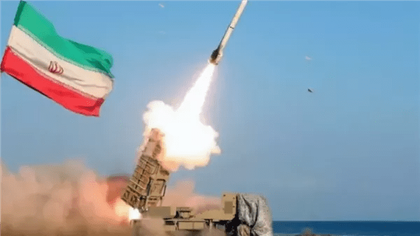 الدفاع القطري: اعترضنا 17 صاروخا باليستيا و6 مسيرات دون خسائر الدفاع القطري: اعترضنا 17 صاروخا باليستيا و6 مسيرات دون خسائر