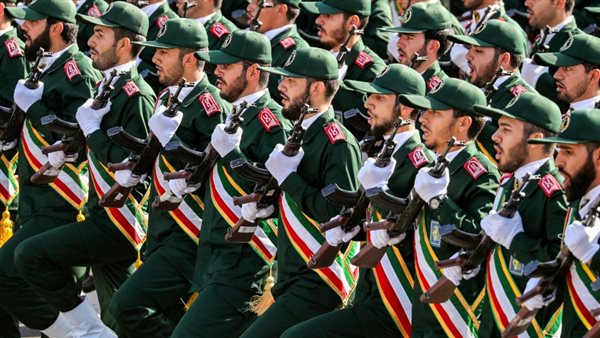 الحرس الثوري الإيراني: على الجميع الابتعاد عن المنشآت النفطية المرتبطة بأمريكا في المنطقة