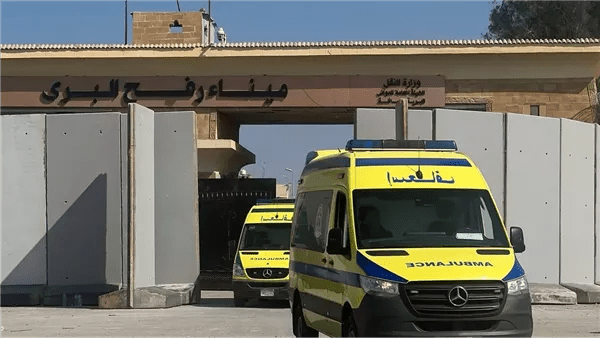  عبر معبر رفح.. تجهيزات مكثفة لاستقبال دفعة جديدة من مصابي غزة