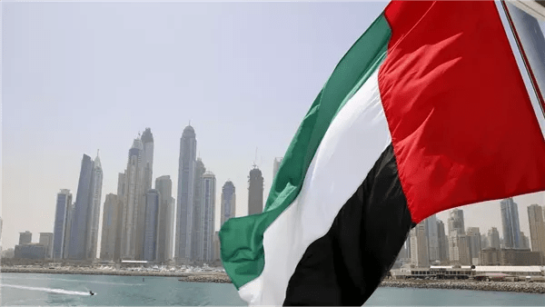 الإمارات تنفي مزاعم إعلامية بشأن نقل أموال إلى إيران الإمارات تنفي مزاعم إعلامية بشأن نقل أموال إلى إيران