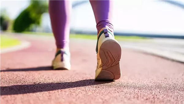 فوائد المشي بعد تناول وجبة العيد الكبيرة