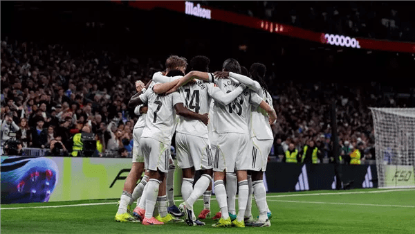 تقرير: ريال مدريد يحاول منع برشلونة من ضم موهبة إسبانيا