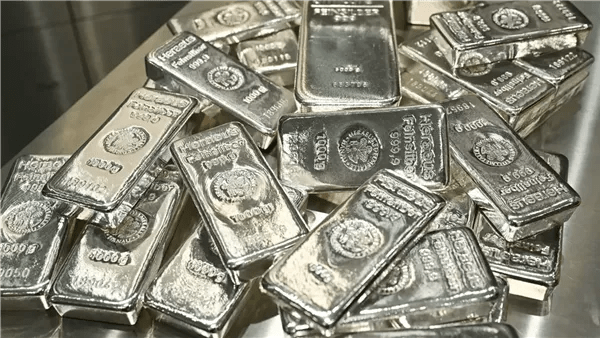 بالدولار والجنيه.. قوائم أسعار الفضة في تعاملات السوق المحلي اليوم بالدولار والجنيه.. قوائم أسعار الفضة في تعاملات السوق المحلي اليوم