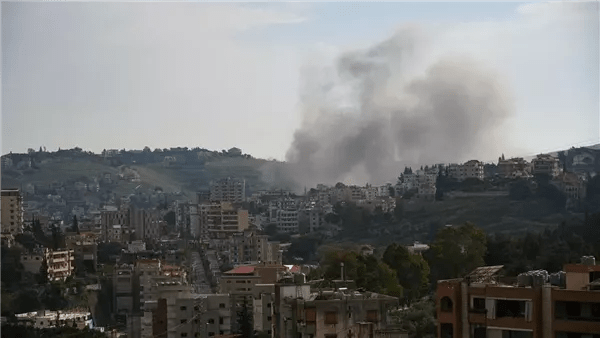 غارات إسرائيلية مكثفة تستهدف جنوب لبنان وسقوط شهيدين في قضاء صور غارات إسرائيلية مكثفة تستهدف جنوب لبنان وسقوط شهيدين في قضاء صور