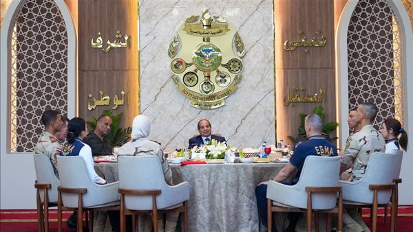 تفاصيل زيارة الرئيس السيسي لمقر القيادة الاستراتيجية بالعاصمة الجديدة تفاصيل زيارة الرئيس السيسي لمقر القيادة الاستراتيجية بالعاصمة الجديدة