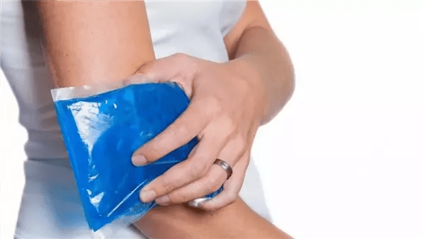 دراسة.. كمادات الثلج قد تطيل مدة الشفاء من الالتواءات